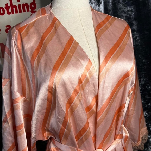 Victoria Secret Robe - Picture 3 of 5